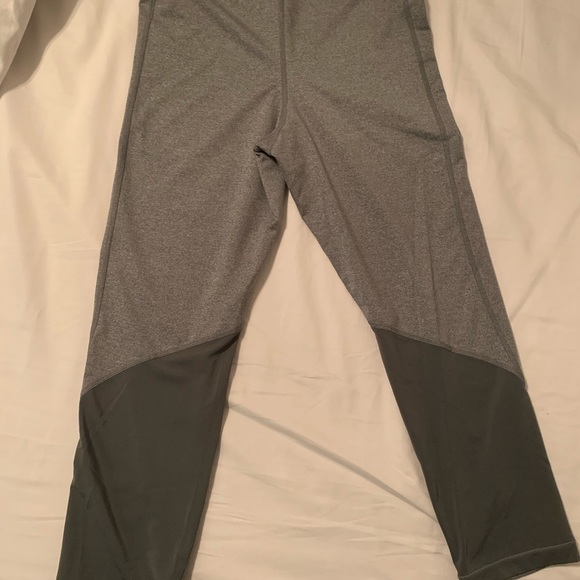 Nike Dri-Fit Capri workout leggings - Picture 4 of 4